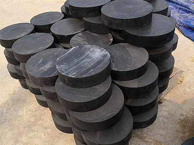 比如县板式橡胶支座由若干层橡胶片与薄钢板经加压硫化